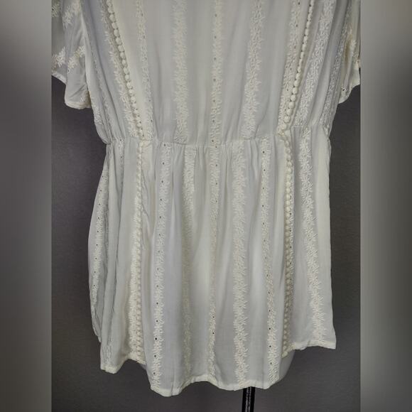 Torrid Ivory Eyelet Embroidered Blouse Size 1 - Picture 13 of 15